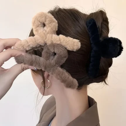 Luxury Plush Fur Hair Claw Clip – Soft Faux Fur Large Hair Clutcher – Aesthetic Winter Hair Accessories for Women